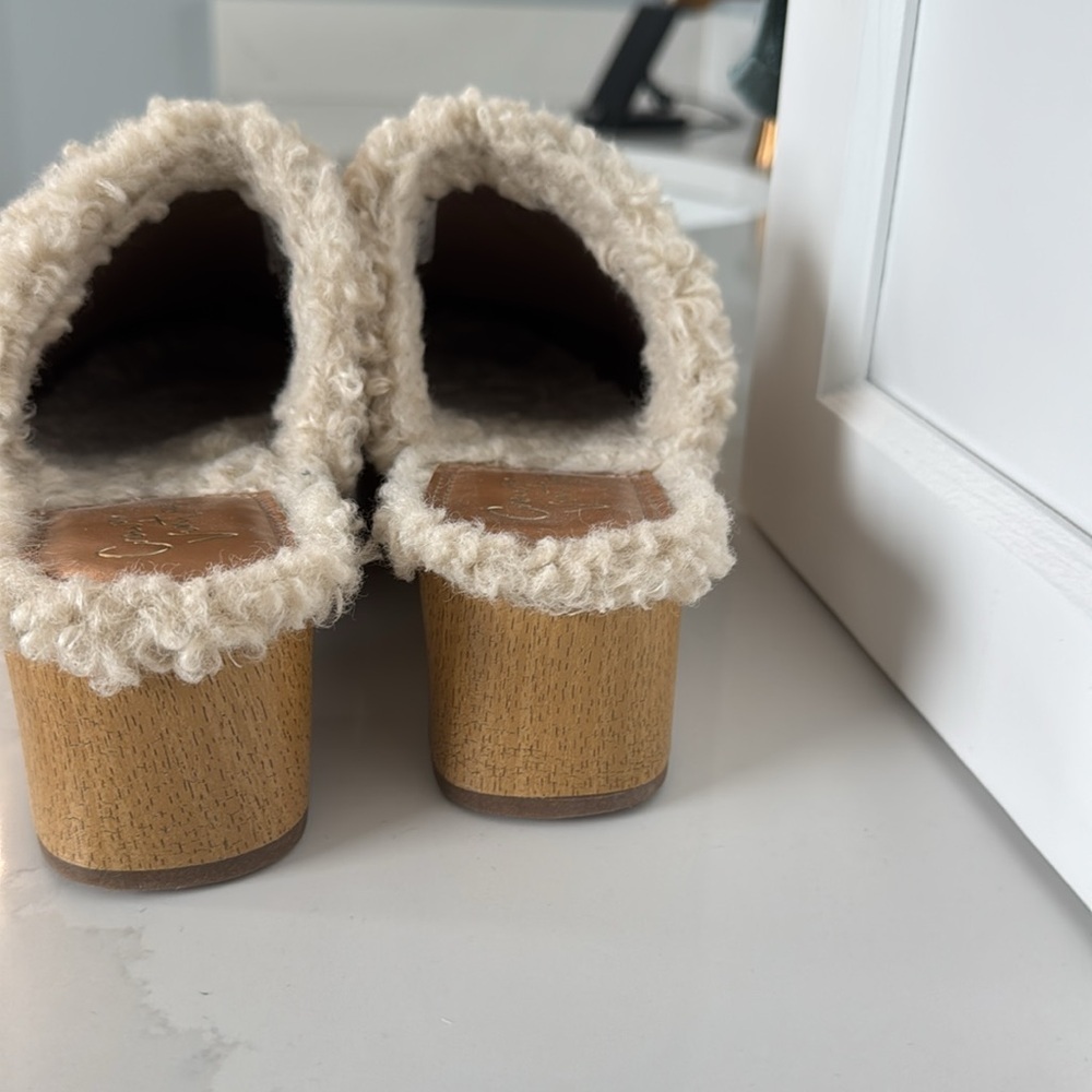 Crown Vintage mules in size 6. - Picture 2 of 7